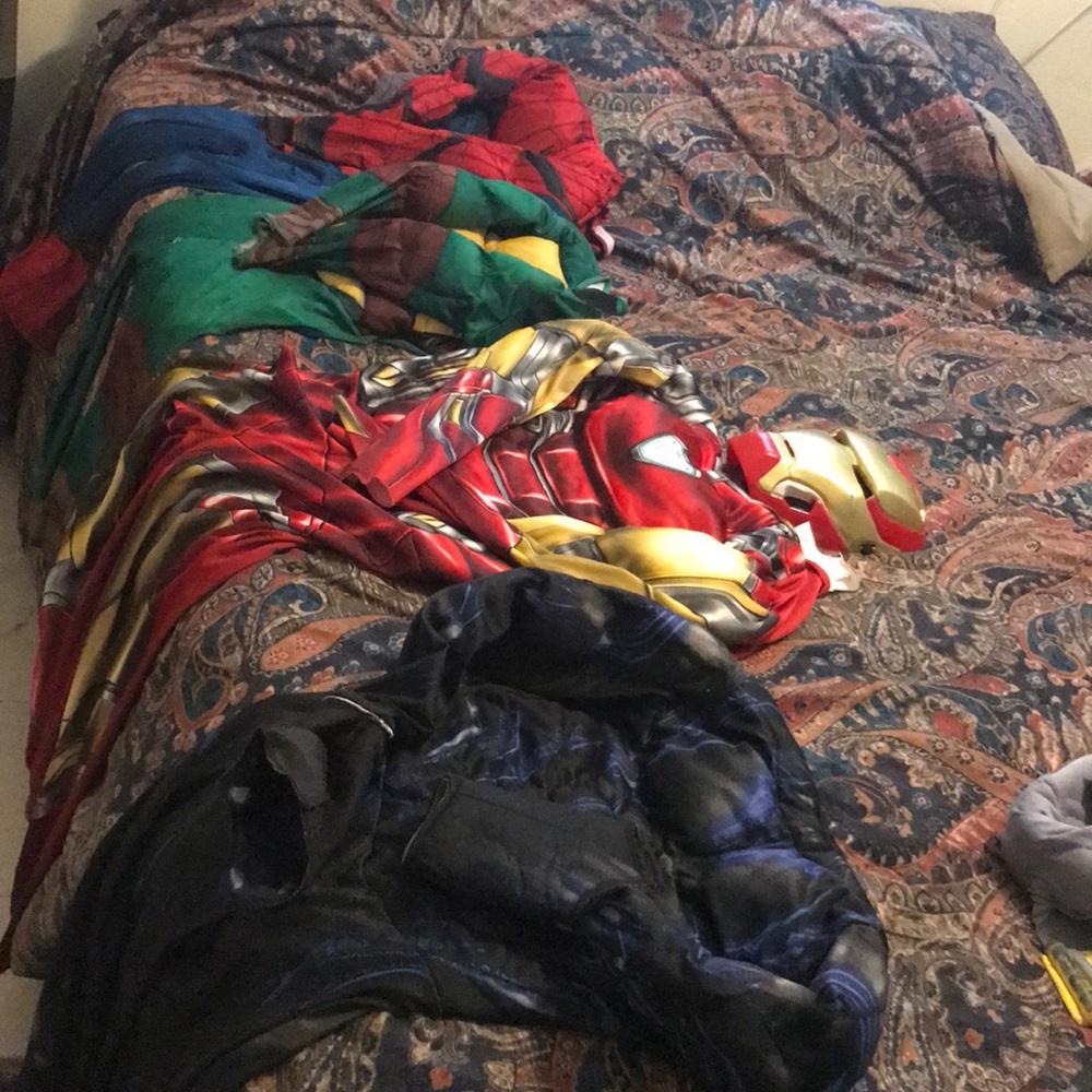 7 costumes
